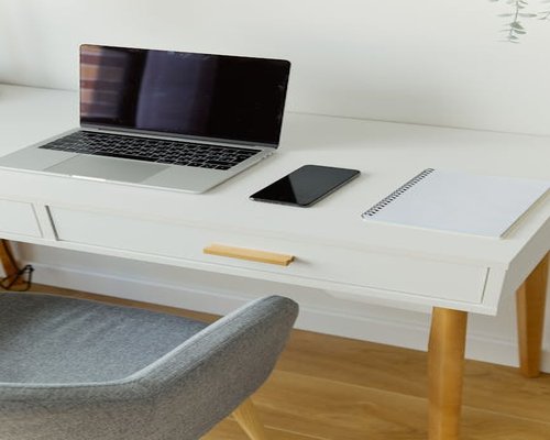 Workspace without screen glare